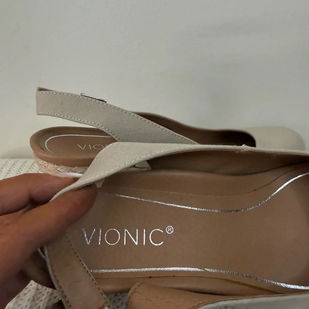 Vionic Coralina Beige Espadrille Wedge Slingback in size 9